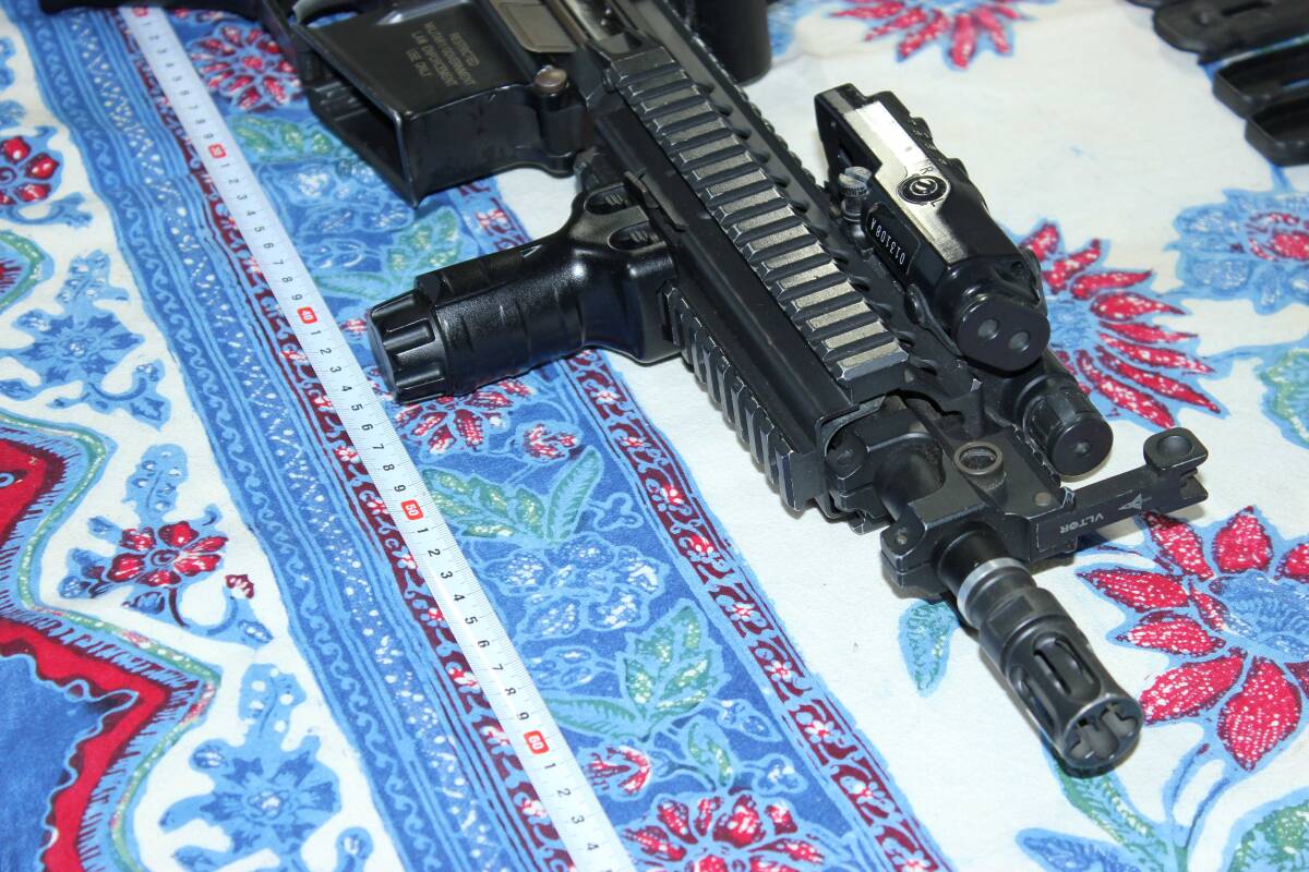大阪ファーストチューン キングアームス製Vltor(ボルトー)M4-VS1 予備バッドストック マグプルマガジン６本 フォアグリップ ダミーPEQ-Ⅱ_4