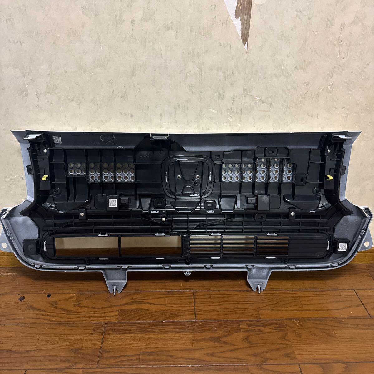 新車外し 5 美品 ホンダ HONDA 新型 N-BOX JF5 JF6 フロント ラジエーター グリル ホワイトパール 白系 71202-32RA-0030 ホンダ N-BOX 価格.com Honda Cars 6年連続で販売