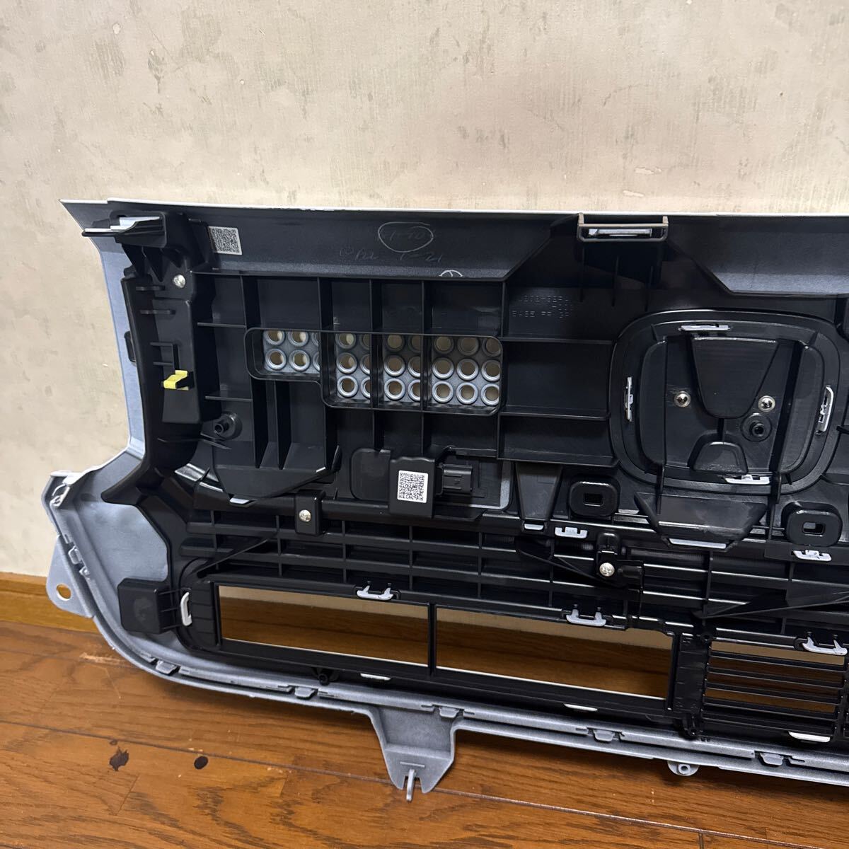 新車外し 5 美品 ホンダ HONDA 新型 N-BOX JF5 JF6 フロント ラジエーター グリル ホワイトパール 白系 71202-32RA-0030 ホンダ N-BOX 価格.com Honda Cars 6年連続で販売