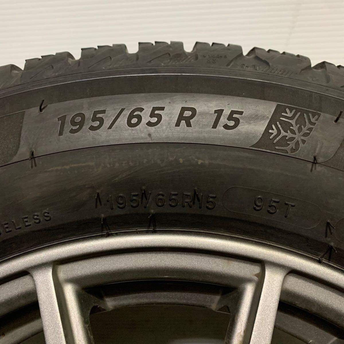 4本セットの通販 中古 中古の通販 AG737-51 送料無料 195/65R15 中古スタッドレス ミシュラン 15×6J ET53 114.3 /5H 4本セット ヴォクシー、ステップワゴン、ノア等に