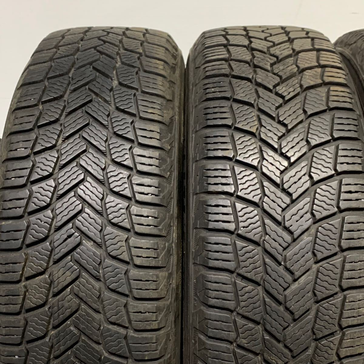 4本セットの通販 中古 中古の通販 AG737-51 送料無料 195/65R15 中古スタッドレス ミシュラン 15×6J ET53 114.3 /5H 4本セット ヴォクシー、ステップワゴン、ノア等に