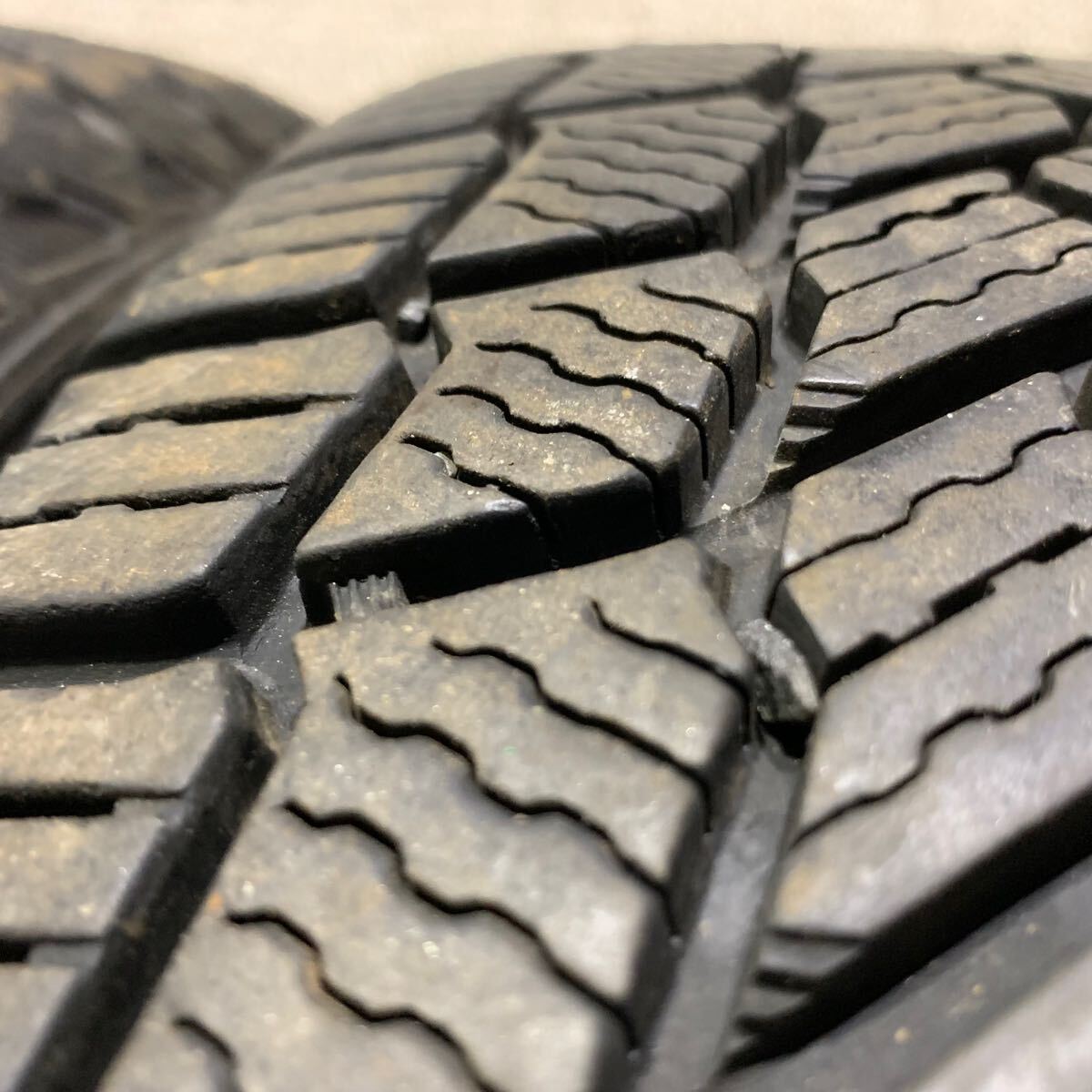 4本セットの通販 中古 中古の通販 AG737-51 送料無料 195/65R15 中古スタッドレス ミシュラン 15×6J ET53 114.3 /5H 4本セット ヴォクシー、ステップワゴン、ノア等に