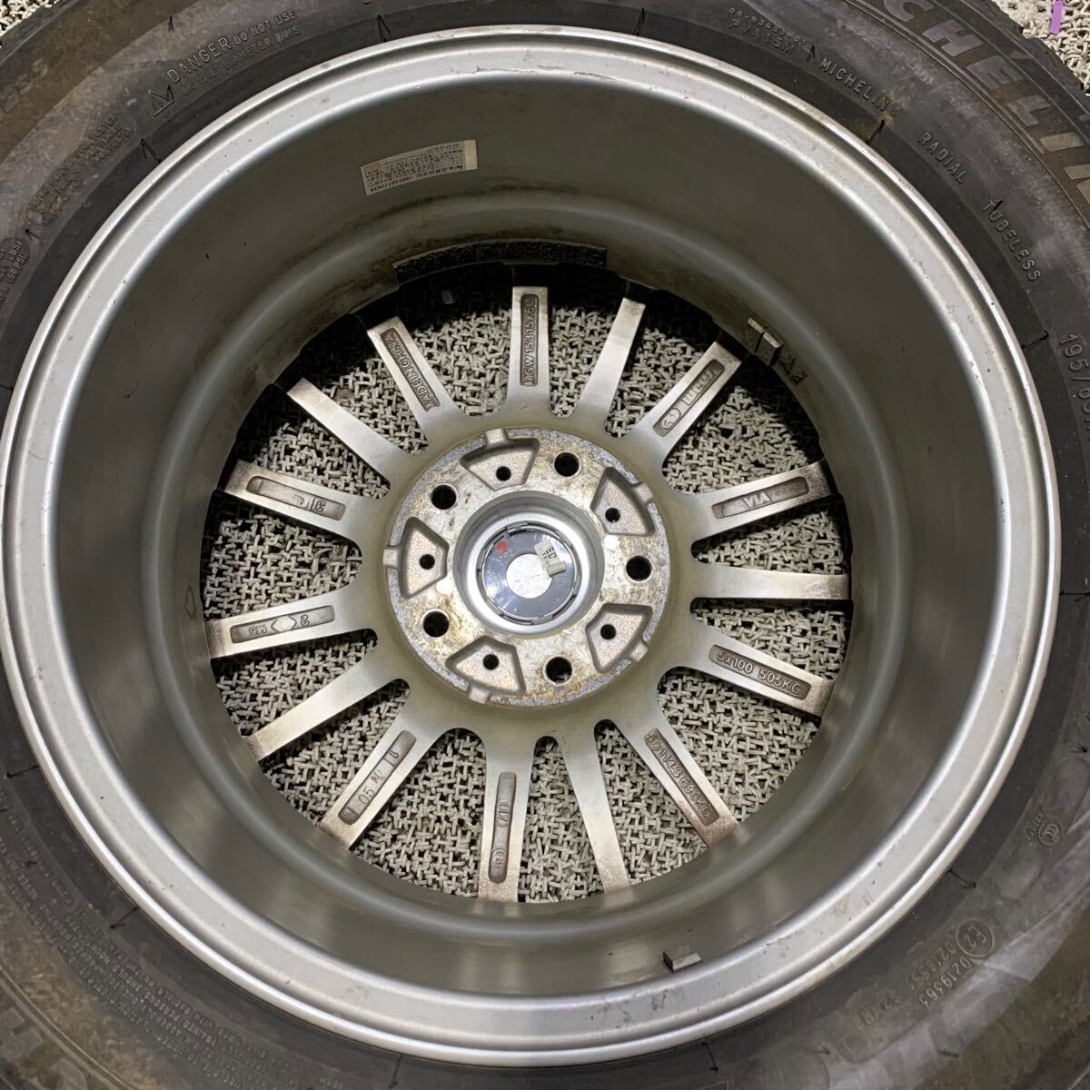 4本セットの通販 中古 中古の通販 AG737-51 送料無料 195/65R15 中古スタッドレス ミシュラン 15×6J ET53 114.3 /5H 4本セット ヴォクシー、ステップワゴン、ノア等に