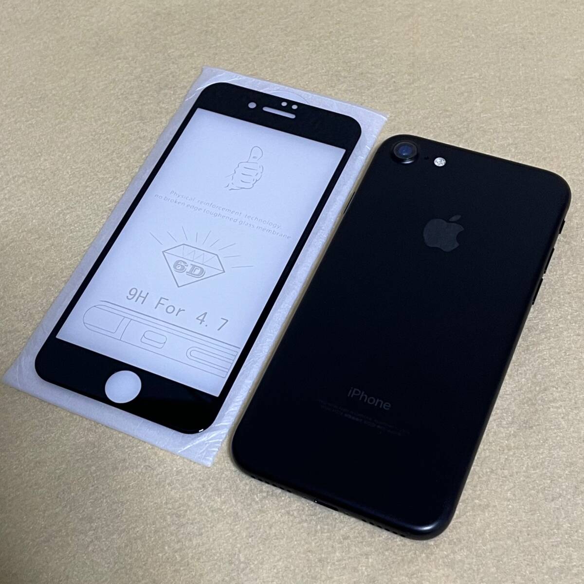 美品/SIMフリー/保護フィルム付き】iPhone7 32GB ブラック☆判定〇/残 