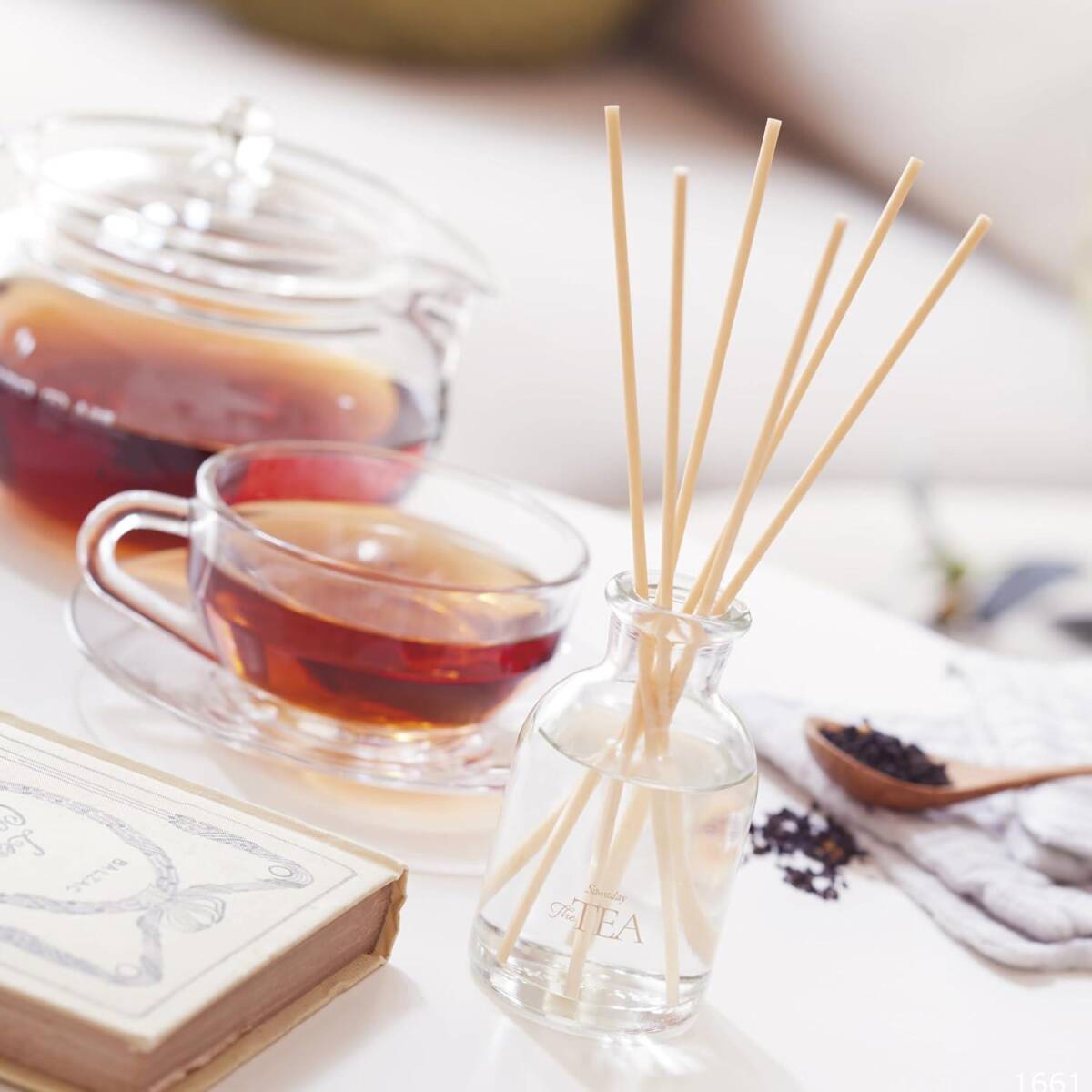 【まとめ買い】【紅茶の香りのお部屋用芳香剤 】サワデー香るスティック The TEA 爽やかアールグレイ 詰め替え用 70ml ×_5