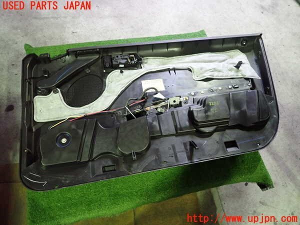 2UPJ-22061264]フォード・マスタング(05-14) V6 コンバーチブル(不明)左ドア内張り 【左ハンドル車】 中古_4