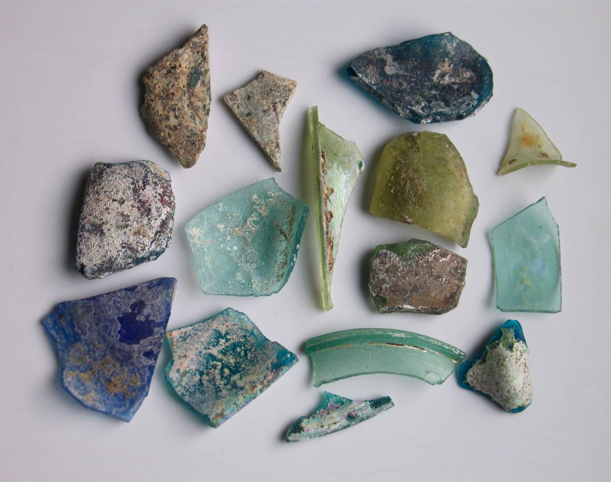 迫力のある銀化のローマングラス破片 古代ガラス ローマン銀化グラス 破片 アフガニスタン出土 紀元3～4世紀