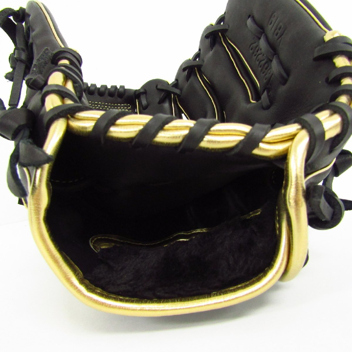 未使用品 UNDER ARMOUR 山崎康晃モデル 一般軟式グローブ YB19 投手用