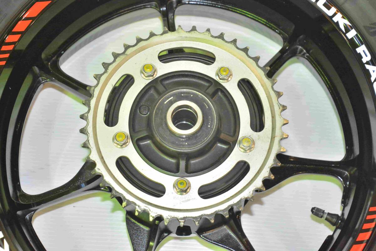 新型ハヤブサ 純正ホイル＆タイヤ付き 売り切り EJ11A GSX1300R 隼 現行モデル外し 2022年（令和４年式） 走行4,556kmから外した美品_6