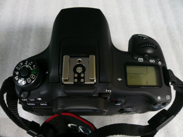 Canon EOS 8000D デジタル一眼レフカメラ ジャンク品 CHB-00072-45 ジャンク品 CANON キヤノン EOS 8000D EF-S 18-135 IS