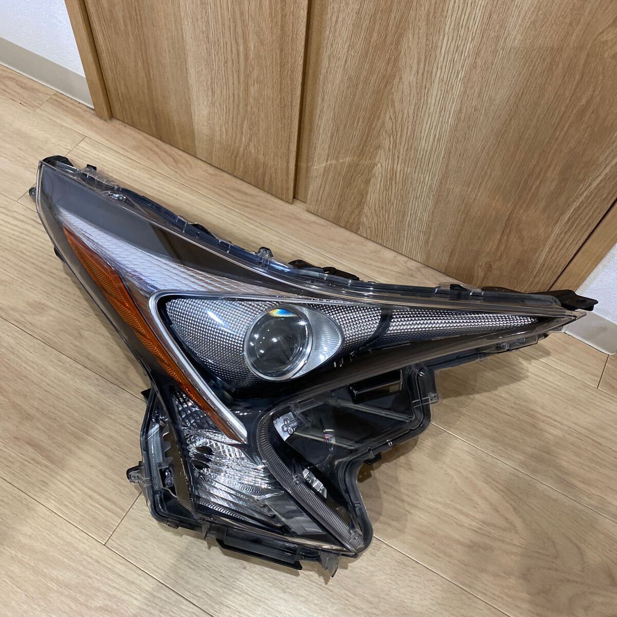 プリウス トヨタ 前期 ZVW50 ZVW51 右 LED 純正 ZVW50系 