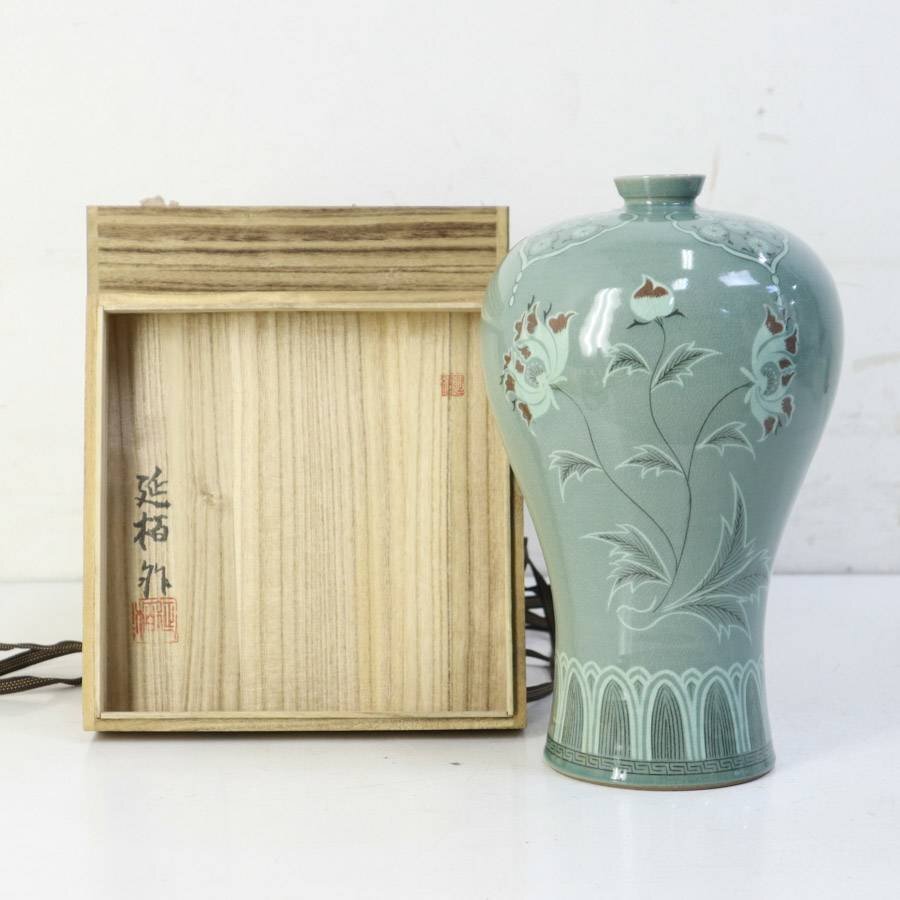 朝鮮　高麗青磁　花卉文　長頸瓶　C　6104C 美品！延栢作 高麗青磁 辰砂花文 梅瓶 一輪挿し 花瓶 共箱付き 韓国