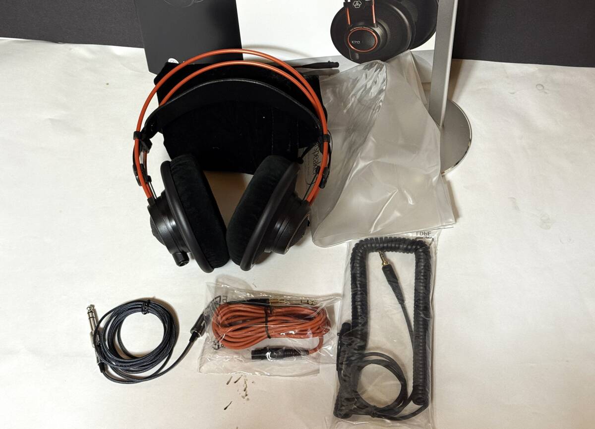 AKG K712 Pro オープンエアー型 モニターヘッドホン　スロバキア製 C200ケーブル付き_1