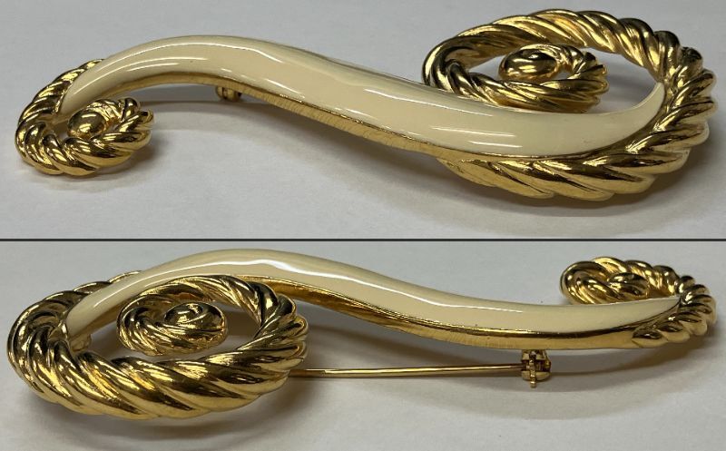 花707-240　トリファリ　ブローチ　TRIFARI　アクセサリー　レディース　ビンテージ　ホワイト×ゴールド色　中古品　ヤ60_4