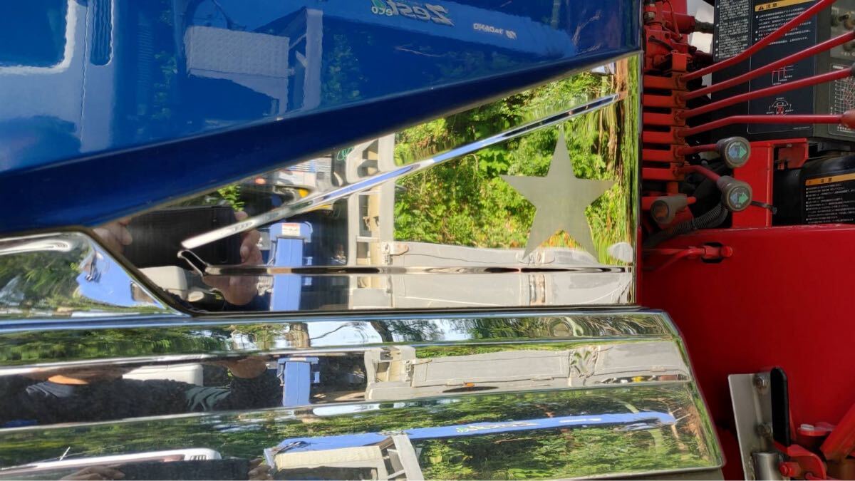 三菱ふそう　スーパーグレート用　クウォーターガーニッシュ　#600 ワンプレス　星ヘアーライン_1