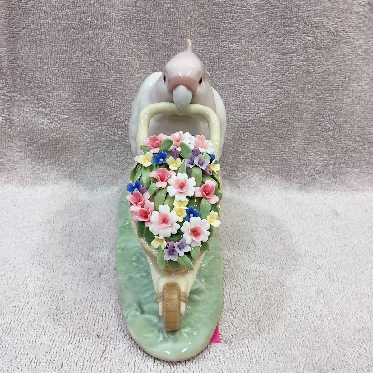 ○K1154□LLADRO・リヤドロ□オウム フィギュリン□ポーリーの花集め
