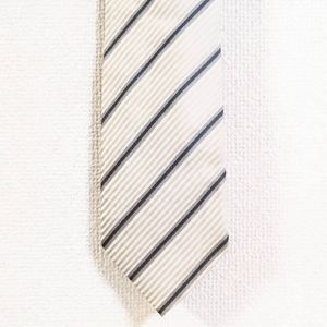 (^w^)b バーバリー BURBERRY ストライプ シルバー 白 シルク イタリア ネクタイ メンズ