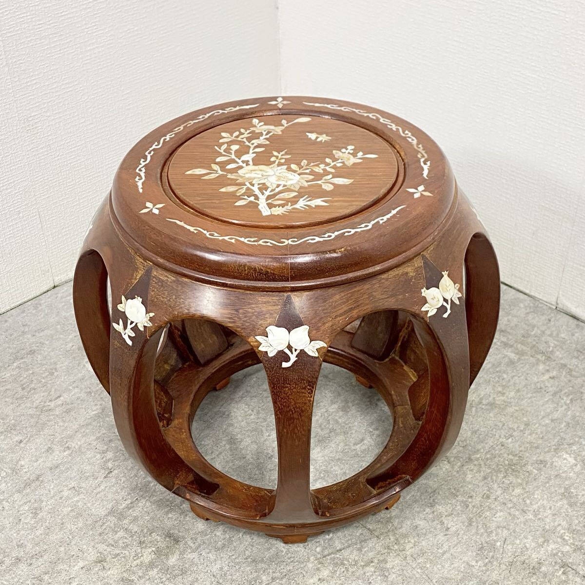 【美品】花梨 無垢 螺鈿細工スツール/椅子 飾り台/花台　太鼓型椅子 ○ 花梨 花台 太鼓型花台 丸花台 螺鈿細工 唐木 スツール 飾り台 木製