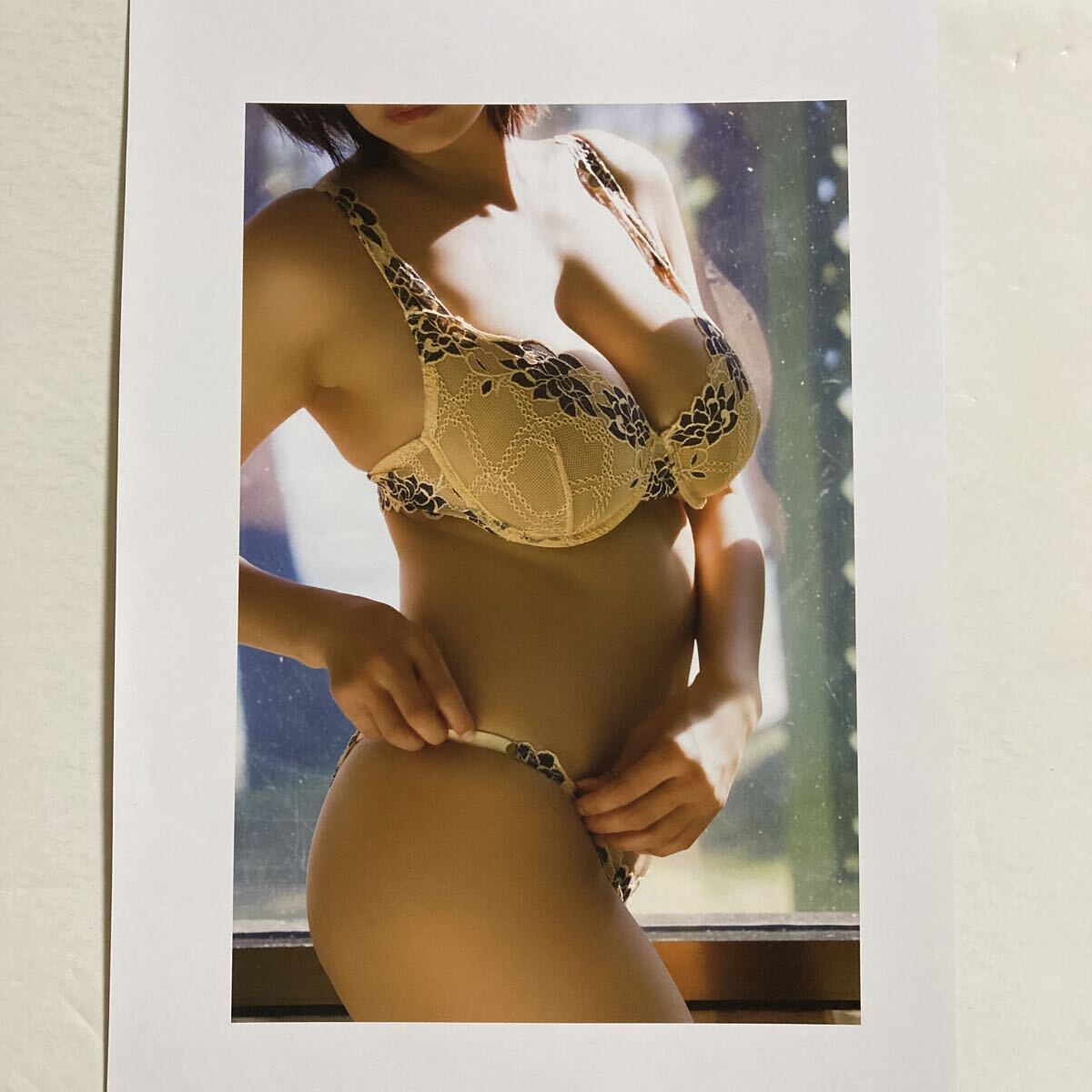 榎原依那 150μ厚手ラミネート加工 6ページ 2nd写真集 I am Ina 