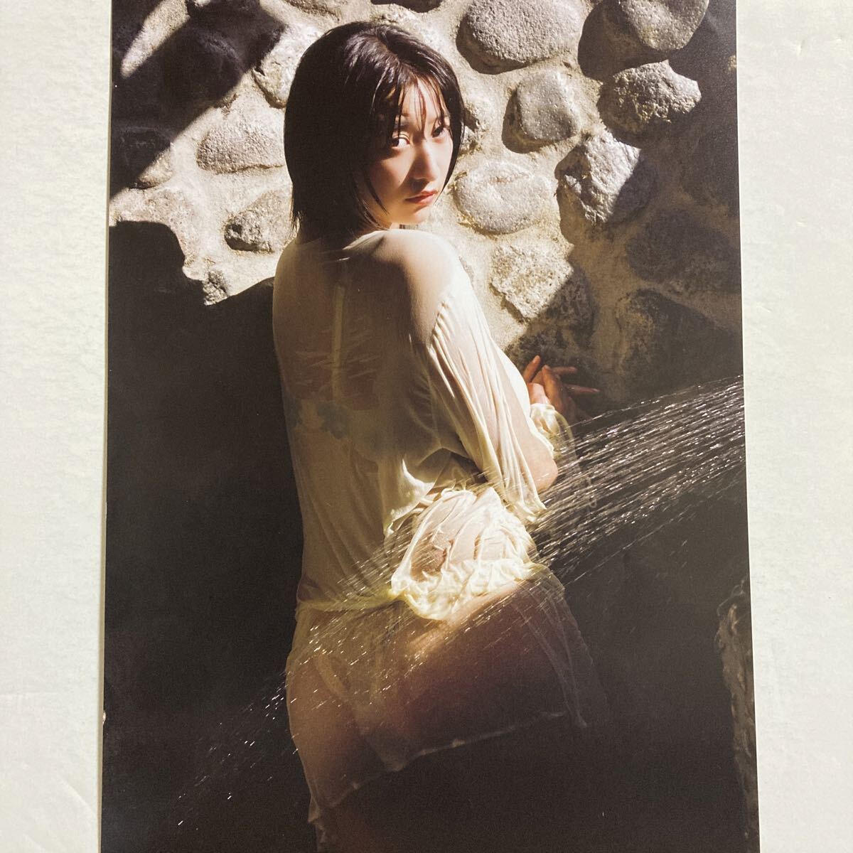 榎原依那 150μ厚手ラミネート加工 6ページ 2nd写真集 I am Ina 