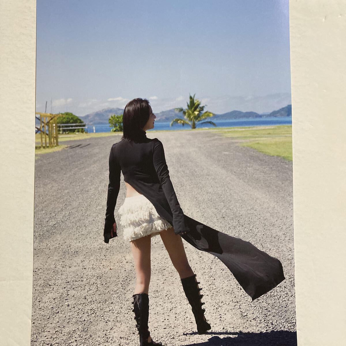 榎原依那 150μ厚手ラミネート加工 6ページ 2nd写真集 I am Ina 