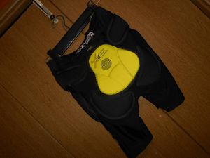 eb's エビス ヒッププロテクター ニープロテクター 尻パッド 膝パッド