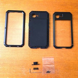 iPhone 16e 防水防塵耐衝撃強化ガラス付アルミケース/ワイヤレス充電対応