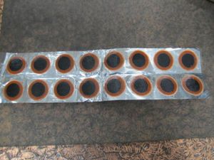 (^－^)　〒110円　パンク修理　パッチ　Sサイズ　4枚【千葉市引取OK・パパチャリ】