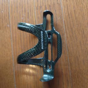 極美品 右出し用BONTRAGER カーボンボトルケージ　 ロードバイク TREK CARBON ブラック　