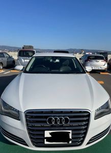 アウディ　A8 ハイブリッド　白　初年度登録平成25年6月　2013年モデル　ワンオーナー　