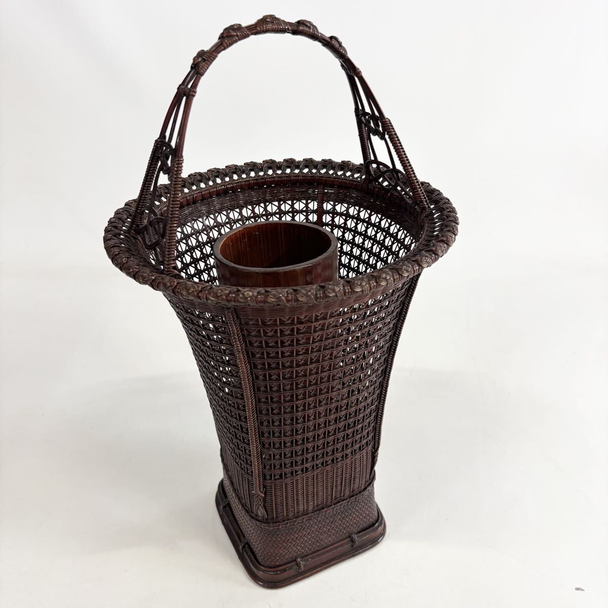 お蚕籠　骨董品 Yahoo!オークション (工芸品) | 「鳥居一峯」木工、竹工芸 の落札相場