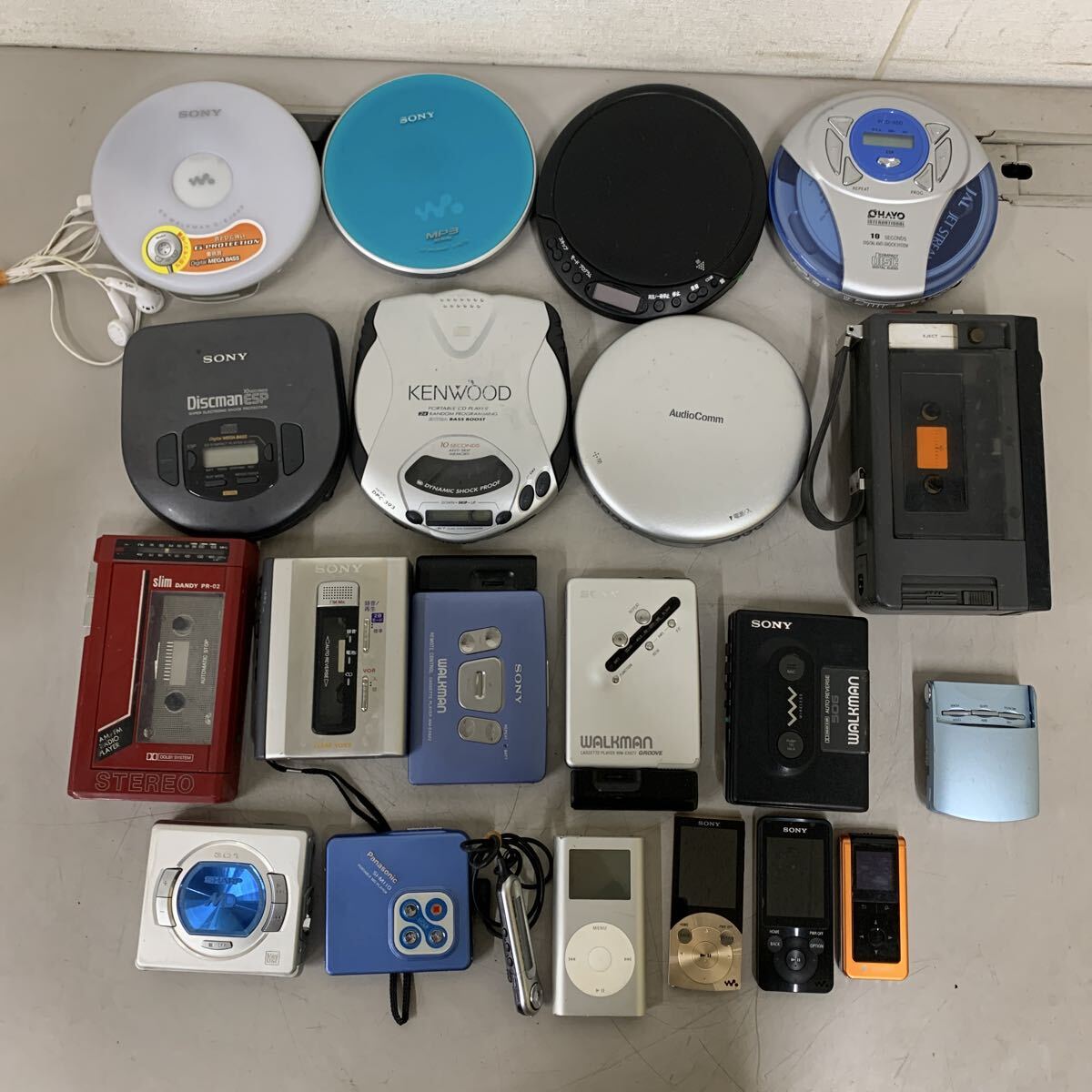 SONY MD ウオークマン　 KENWOOD CD ウオークマン C041415. SONY.WALKMAN Panasonic KENWOOD ウォークマン カセット