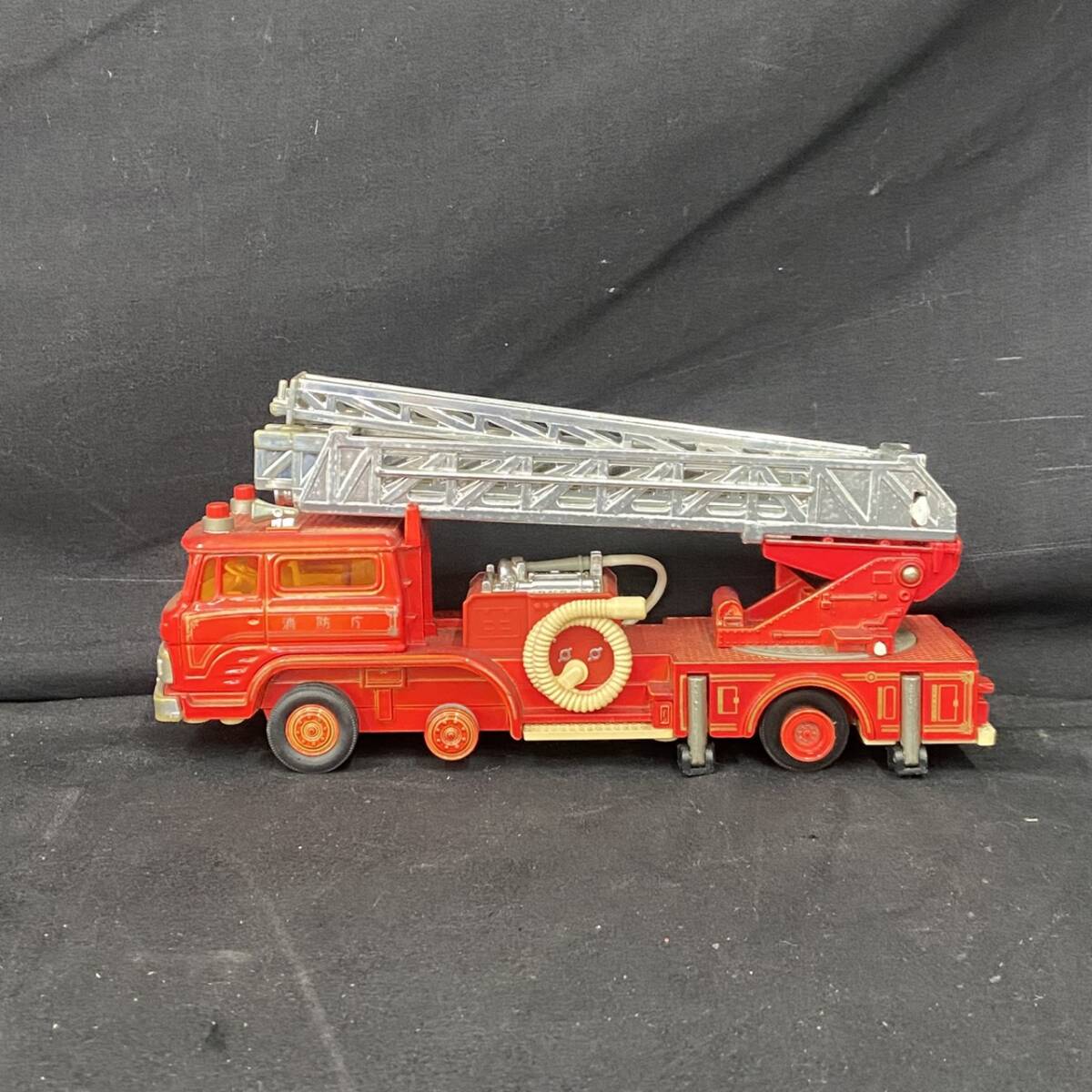 現状品】TOMICA DANDY トミカ ダンディ 消防車 はしご車 No2 合金