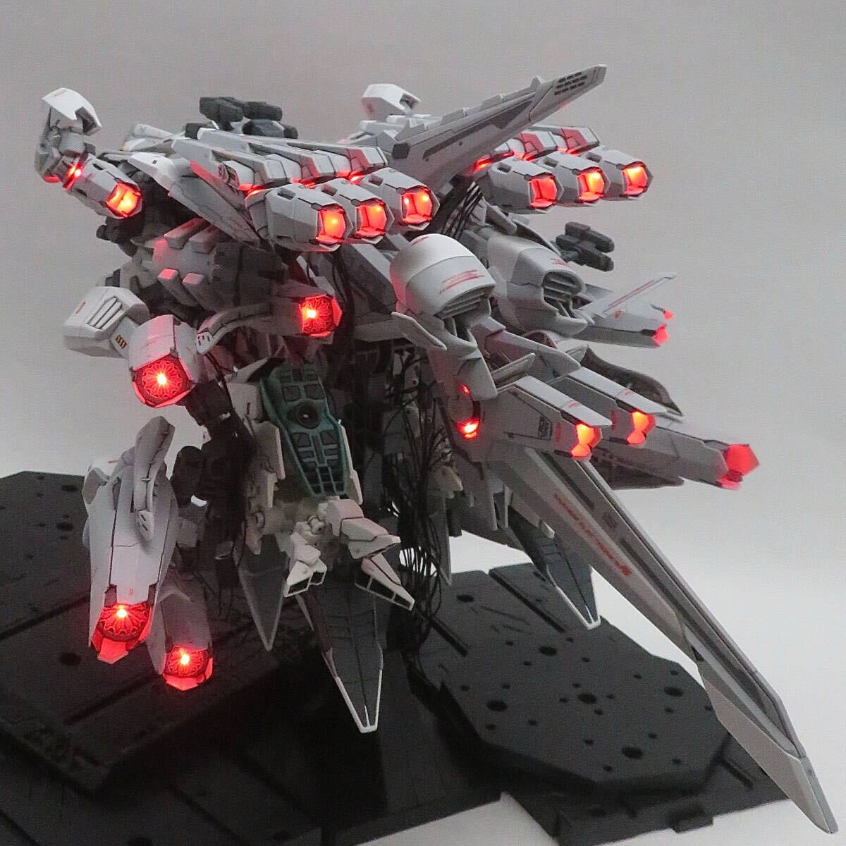 機動戦士ガンダム 閃光のハサウェイ アリュゼウス(LED電飾)(完成品) バンダイ 1/144 HGUC 機動戦士ガンダム 閃光のハサウェイ TX-ff104
