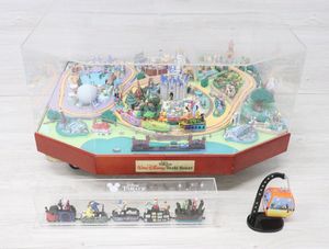 ディズニーパレードの値段と価格推移は？｜26件の売買データから