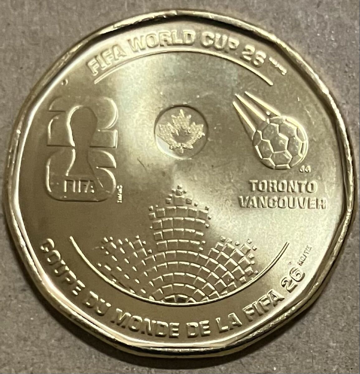 カナダ　建国150周年記念　2ドル　硬貨　　 Coin カナダ 建国150周年記念 2ドル 硬貨 Coin カナダで暗闇で光る2ドル硬貨
