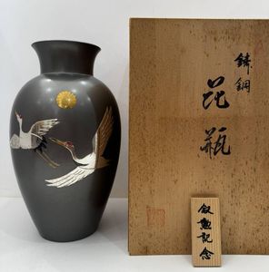 花瓶 壺 菊 紋の値段と価格推移は？｜7件の売買データから花瓶 壺 菊