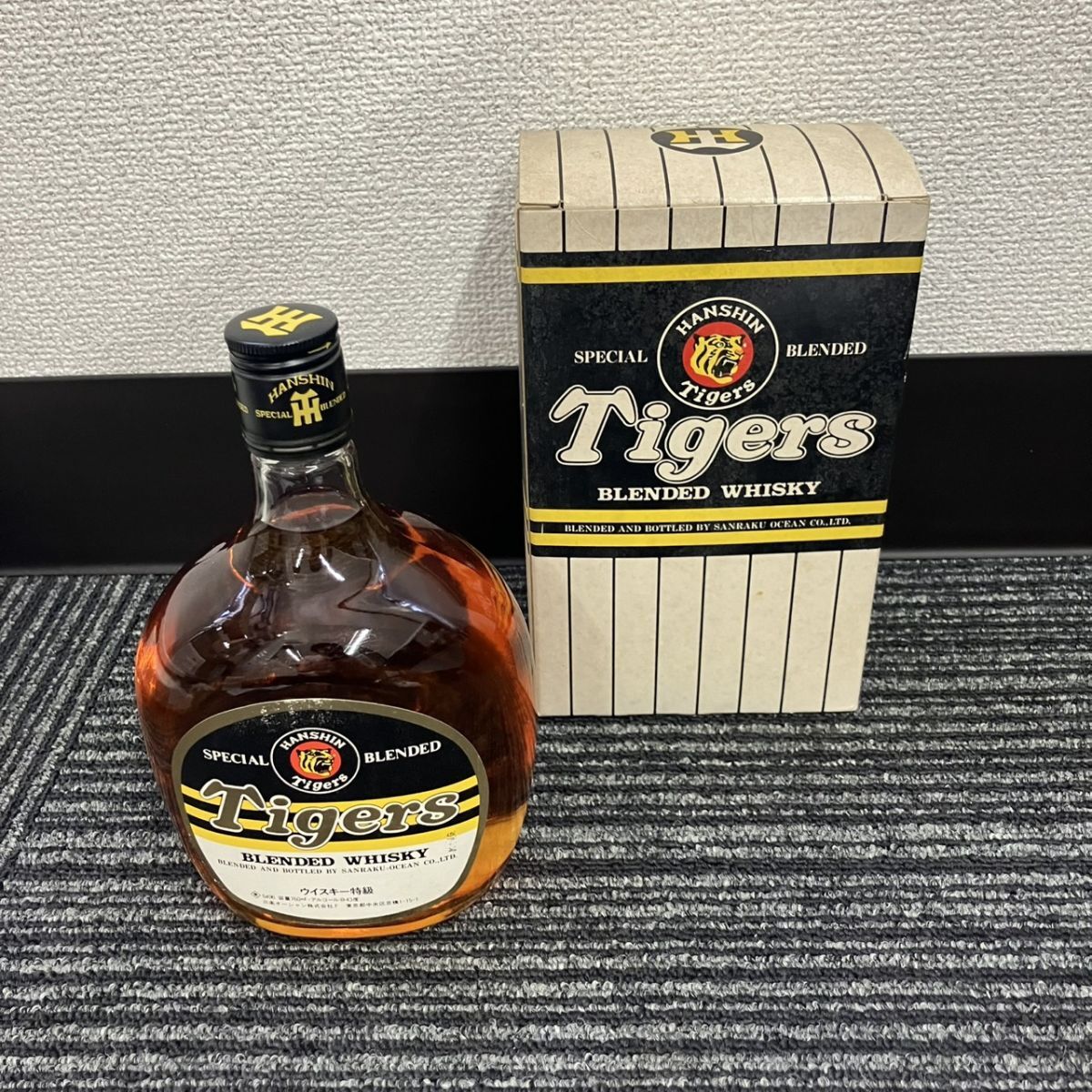 阪神タイガース 優勝記念ボトルの値段と価格推移は？｜1件の売買データ