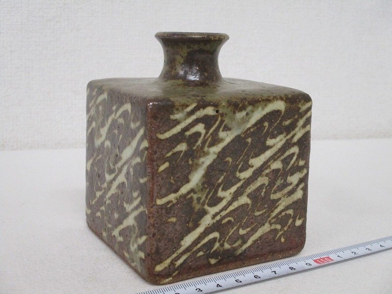島岡達三 花瓶の値段と価格推移は？｜15件の売買データから島岡達三