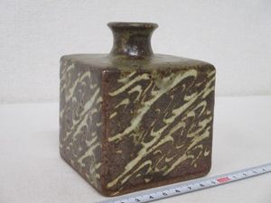 島岡達三 花瓶の値段と価格推移は？｜15件の売買データから島岡達三