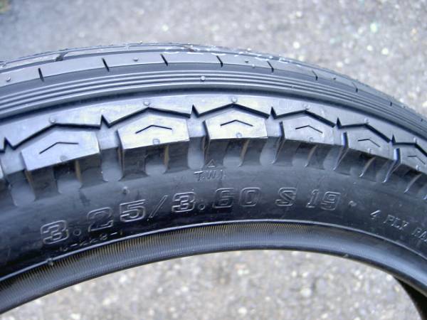 新品 DUNLOP F6レプリカFRタイヤ3.25-19(Z1 Z2 H1 H2 W1 CB)(オン