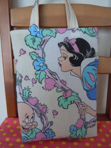 ハンドメイド白雪姫ディズニー シーツリメイク トートバック 袋 布製 売買されたオークション情報 Yahooの商品情報をアーカイブ公開 オークファン Aucfan Com
