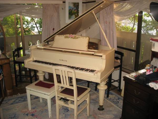 レア ダルマ足 YAMAHA No.20 グランドピアノ 白 ヤマハ(グランドピアノ 