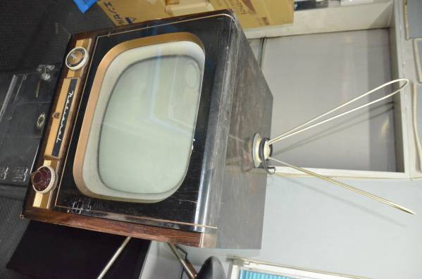 骨董 昭和レトロ テレビ ナショナル アンテナ付き テレビ 売買されたオークション情報 Yahooの商品情報をアーカイブ公開 オークファン Aucfan Com