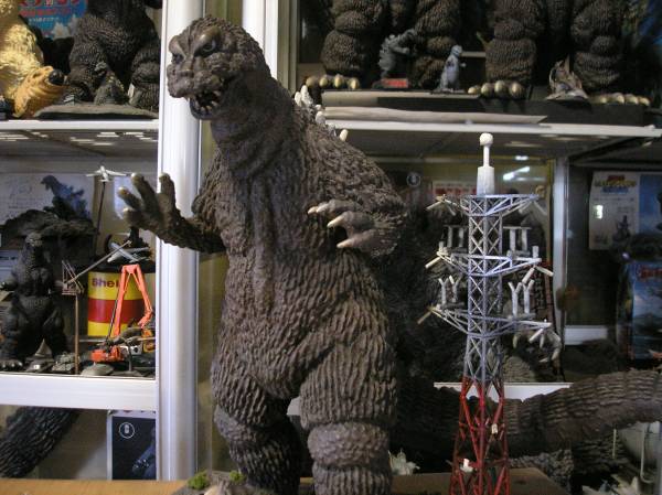パラダイス ゴジラ1964 モスゴジ ジオラマ完成品 (ゴジラ)｜売買された  