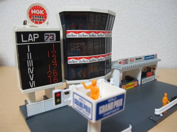 美品】トミカラマ ピットイン(トミカ)｜売買されたオークション情報