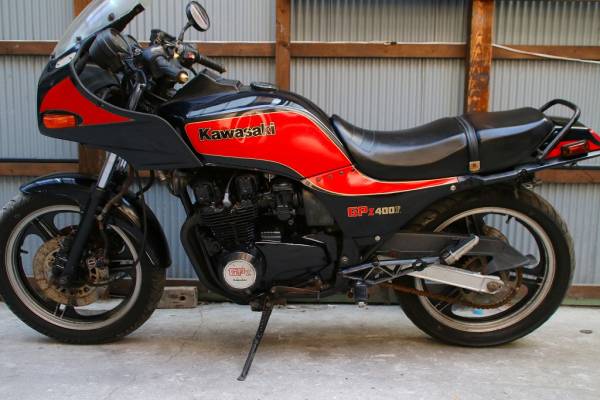 GPz400F☆人気の赤黒外装でキレイ☆カーカー管付き☆Z系旧車(251cc