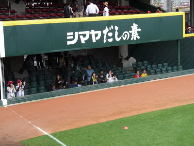 8/16 広島 カープ 巨人 ジャイアンツ 最前列 砂かぶり 1列目 B_1