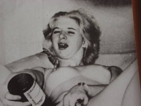 ｅ５ 春画 洋物版 ビール瓶ｉｎ 芸術写真 人物画白黒写真の質問一覧