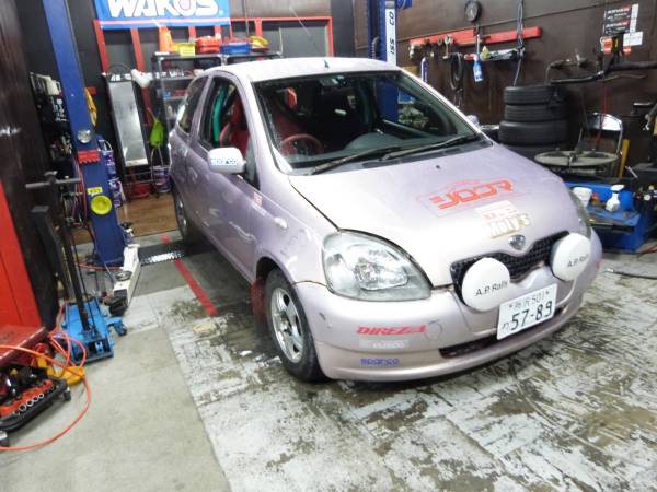 ヴィッツ　ラリー１０００限定車６点ダッシュ貫通ロールゲージ！